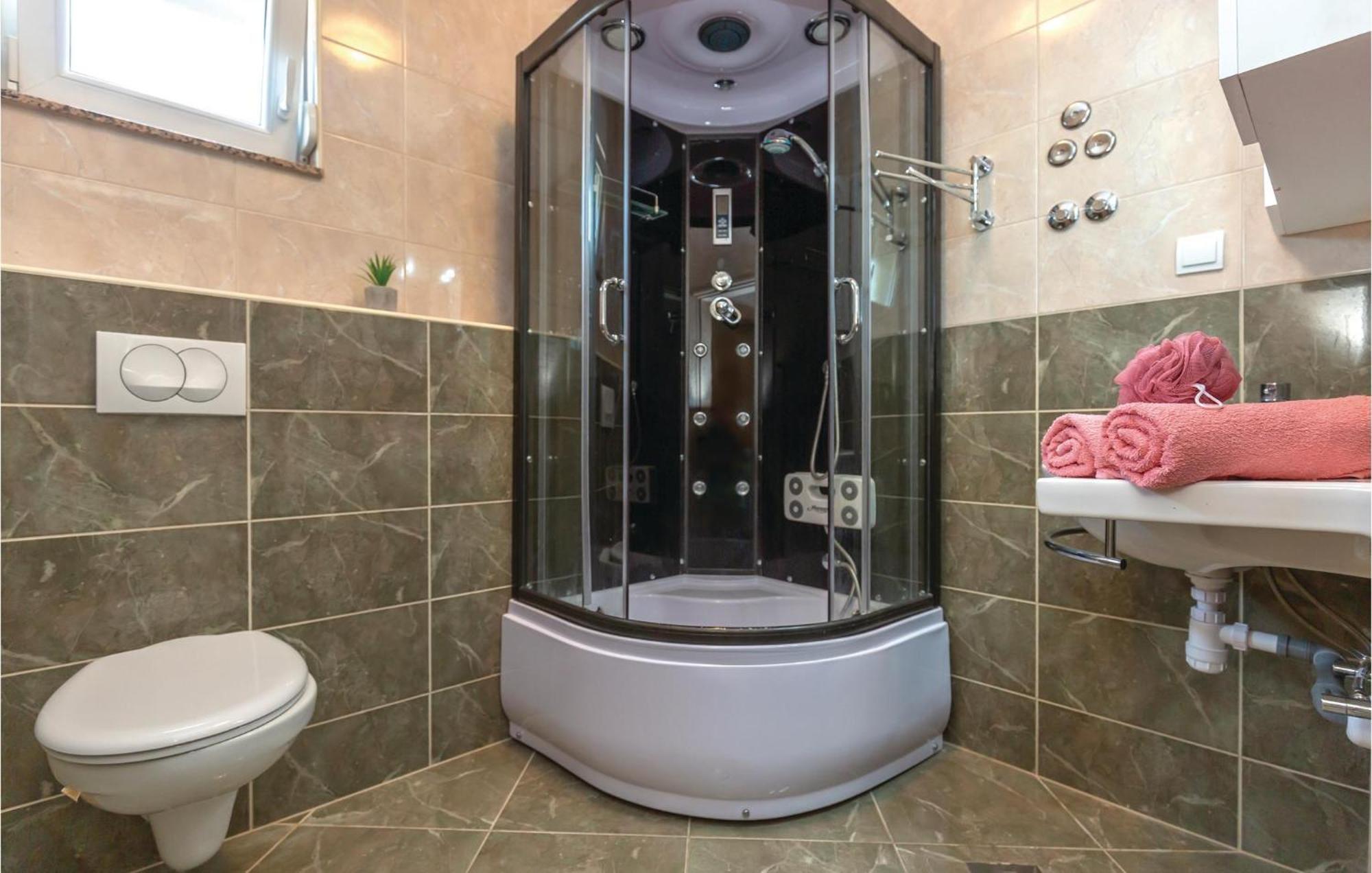 Gorgeous Apartment In Krvavica With Kitchen المظهر الخارجي الصورة