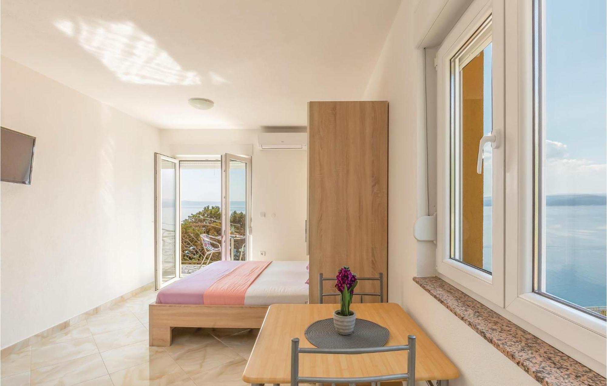 Gorgeous Apartment In Krvavica With Kitchen المظهر الخارجي الصورة