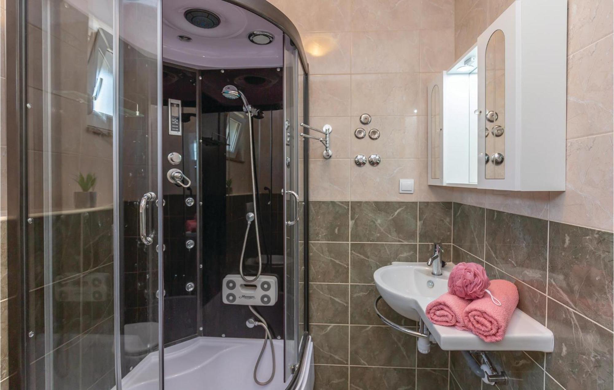 Gorgeous Apartment In Krvavica With Kitchen المظهر الخارجي الصورة