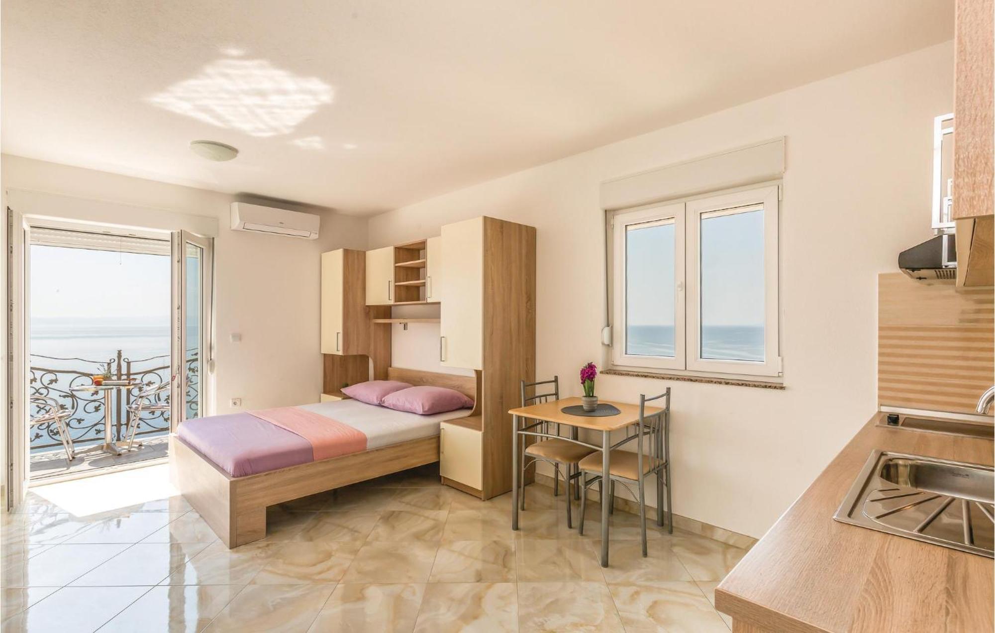 Gorgeous Apartment In Krvavica With Kitchen المظهر الخارجي الصورة